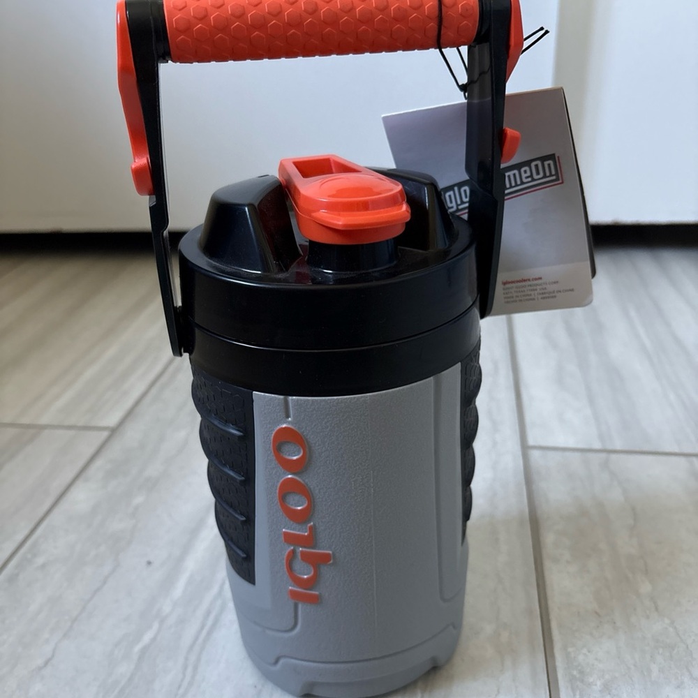 Igloo Latitude Pro Hook Water Jug Gray Orange Black 1 Qt Insulated